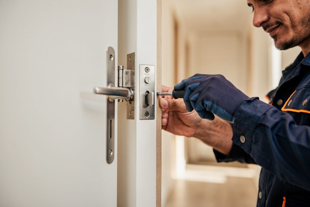 Türenmontage: Sicherheit und Design aus einer Hand – Dorsch Handwerker-Dienstleistungen